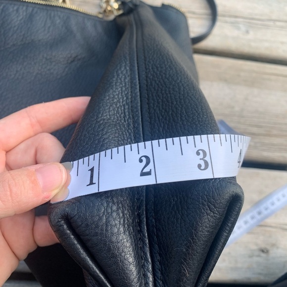 Michael Kors Black Leather Hobo Bag with Tassel (not authentic) - Picture 4 of 14